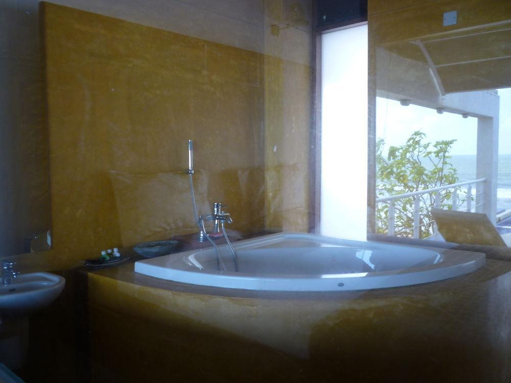The Cove Hotell Negombo Exteriör bild